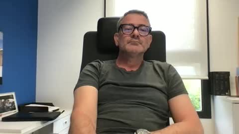 sesamechris92 online show from May 18, 4:13 pm