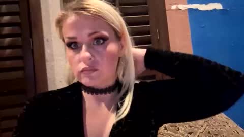 Snapshot of sexo_freak chatting on October 29, 7:43 am DEAD-SEXY online show from October 29, 7:43 am