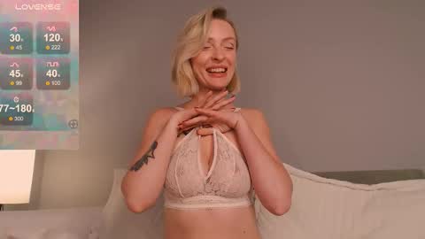 Snapshot of sexuallycorrect chatting on October 10, 7:19 pm Ray New video in bio online show from October 10, 7:19 pm