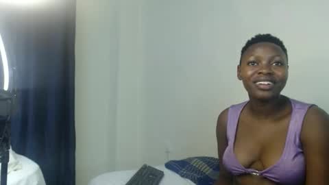 sexy_apple2 online show from September 30, 7:35 pm