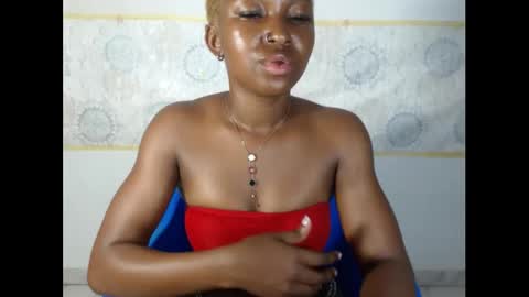 Snapshot of sexy_bluey247 chatting on October 18, 9:52 pm sexy_bluey247 online show from October 18, 9:52 pm