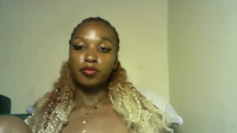 sexy_chocoy05 online show from April 3, 10:39 pm