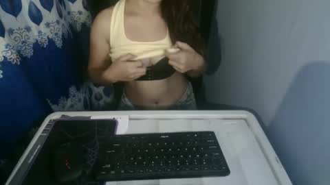 Snapshot of sexy_elodiee chatting on October 6, 6:20 am sexy_elodiee online show from October 6, 6:20 am
