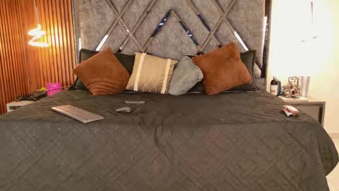 Snapshot of sexy_hot_milf_ chatting on October 19, 2:27 am Dafne online show from October 19, 2:27 am