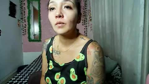 Snapshot of sexy_lolas chatting on October 10, 2:06 am sexy lolas online show from October 10, 2:06 am