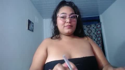 Snapshot of sexy_love_15 chatting on October 19, 12:04 am SIRENA LOVE online show from October 19, 12:04 am