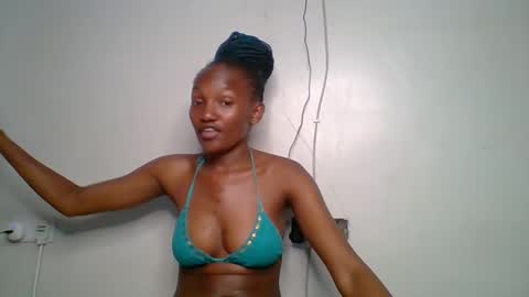 Snapshot of sexy_lucy012 chatting on February 24, 8:25 pm sexy_lucy012 online show from February 24, 8:25 pm