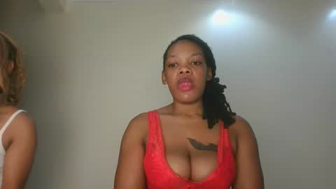 sexy_lyna online show from May 1, 4:28 am