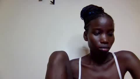 Snapshot of sexy_petittie chatting on October 20, 12:21 pm sexy_petittie online show from October 20, 12:21 pm