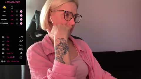 Snapshot of sexy_sweets chatting on September 10, 2:51 pm Sexy-Sweets online show from September 10, 2:51 pm