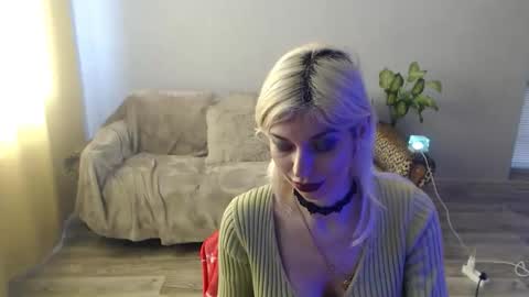 sexybeatriice online show from March 3, 7:37 am