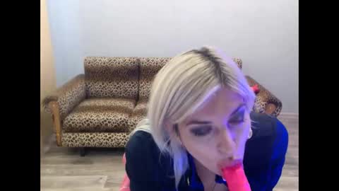 Snapshot of sexybeatriice chatting on October 17, 7:12 am sexybeatriice online show from October 17, 7:12 am