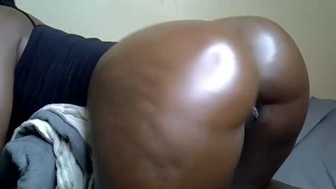 Snapshot of sexybooty_4545 chatting on October 4, 9:29 am sexybooty_4545 online show from October 4, 9:29 am