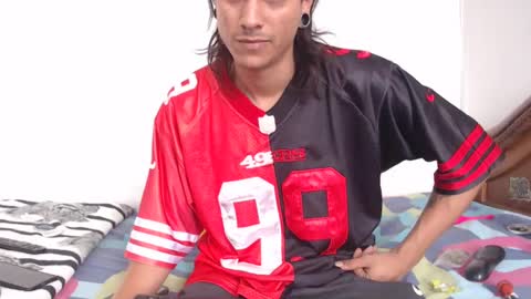 Snapshot of sexydarkhunter2 chatting on December 6, 6:33 pm Mike online show from December 6, 6:33 pm