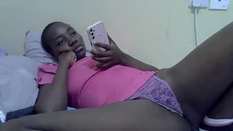 sexyghurl12 online show from September 12, 7:05 pm