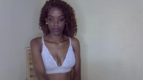 SexyHollyMontana1111 online show from May 28, 8:12 am