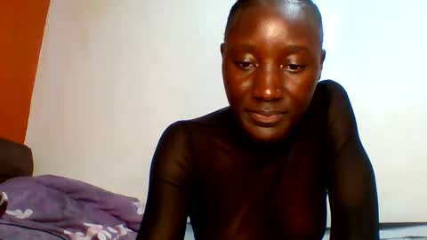 sexylucia5 online show from May 5, 9:53 pm