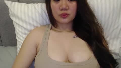 Snapshot of sexypenguin13 chatting on December 27, 1:18 pm sexypenguin13 online show from December 27, 1:18 pm