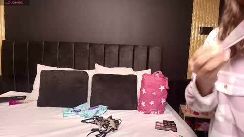 Snapshot of sexyrachel_ chatting on October 3, 11:51 am R A C H E L online show from October 3, 11:51 am