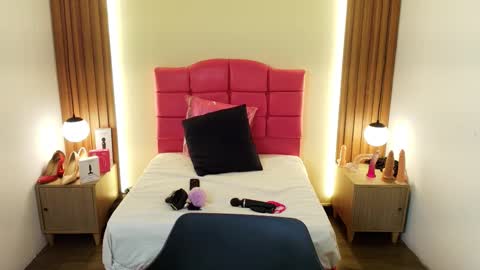 R A C H E L online show from February 12, 7:28 pm