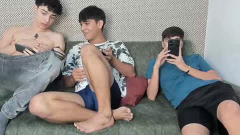 Snapshot of sexys_boys18 chatting on March 6, 1:24 pm MATIAS-18 THIAHO -18 MAX-19 NICOKALY-19 CAIN-19 MOD ESTEBAN online show from March 6, 1:24 pm