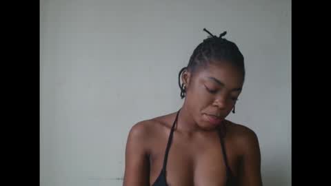 Snapshot of sexyxbunnyxx chatting on October 1, 12:26 pm Blue online show from October 1, 12:26 pm