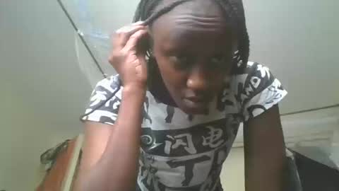 Snapshot of sexyy_tiny chatting on October 21, 9:14 am Mel online show from October 21, 9:14 am