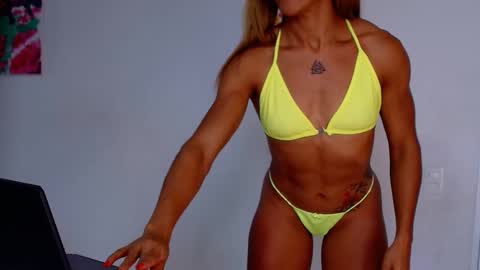 Snapshot of sexyycutedoll chatting on September 24, 1:18 pm sexyycutedoll online show from September 24, 1:18 pm