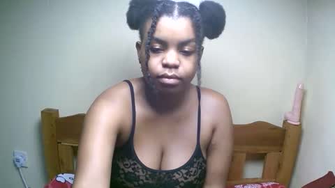 sexyyred_ online show from May 6, 6:14 pm