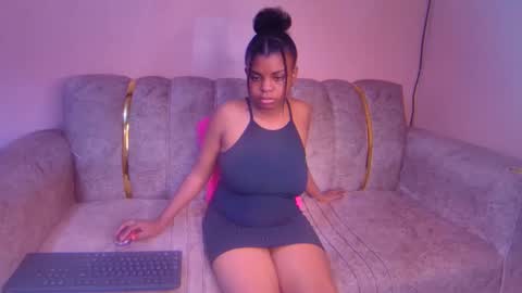 sexyyred_ online show from December 4, 6:00 pm