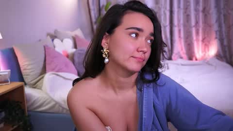 Lily  online show from December 3, 3:45 pm