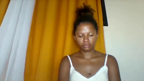 shainnah online show from November 27, 5:09 pm