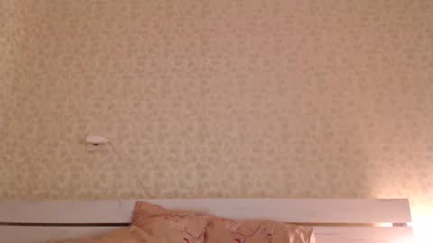 Snapshot of shakeit_good chatting on January 22, 8:07 am Mila online show from January 22, 8:07 am