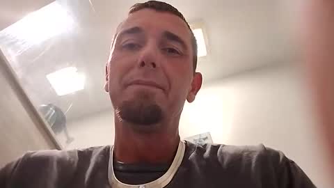 Snapshot of shane198569 chatting on October 18, 10:14 pm shane198569 online show from October 18, 10:14 pm