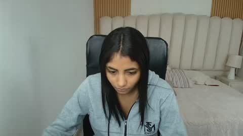 shanelle online show from April 18, 3:41 am