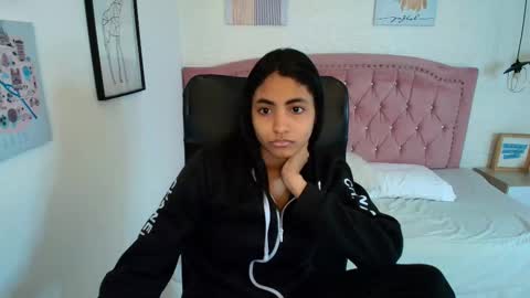 shanelle online show from December 22, 3:46 am