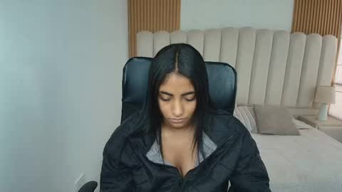 shanelle online show from May 11, 4:04 pm
