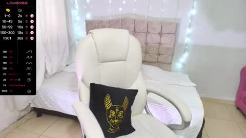 Shanel  online show from October 1, 9:57 pm