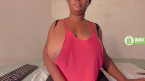 Snapshot of shaniblack chatting on September 29, 11:37 pm Danna online show from September 29, 11:37 pm