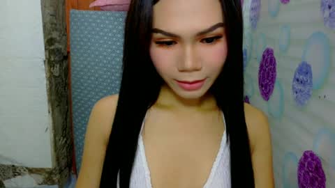 shanica_lee972385 online show from May 25, 9:43 pm