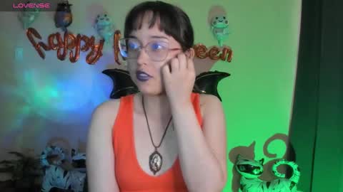 Snapshot of shantalcerezo chatting on October 17, 8:13 pm Cat-FOLLOWME and we talk IGshantal cerezo online show from October 17, 8:13 pm
