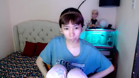 SHANTA FOX  s online show from December 5, 2:04 pm