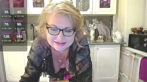 Snapshot of shantimoon chatting on September 28, 5:00 pm Natalya online show from September 28, 5:00 pm