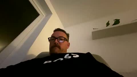 Snapshot of sharksboy16 chatting on October 4, 6:49 pm Sharksboy online show from October 4, 6:49 pm