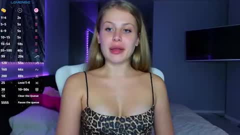 Sharleen online show from September 26, 4:04 pm