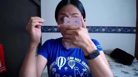 Snapshot of sharoon__cherry_ chatting on October 18, 3:27 pm sharon online show from October 18, 3:27 pm