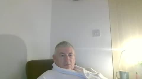 she52 online show from December 6, 7:39 pm