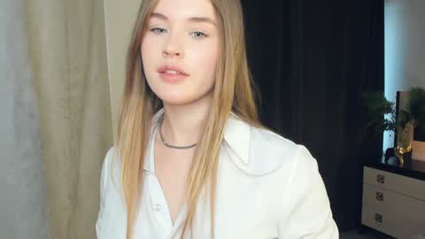 Violet online show from December 23, 9:59 am