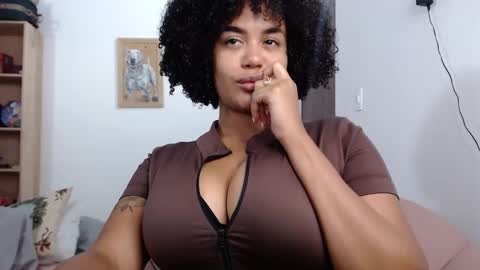 Snapshot of sheilamakano70 chatting on February 19, 11:25 pm Sheila Makano online show from February 19, 11:25 pm