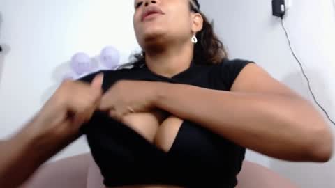 Snapshot of sheilamakano70 chatting on January 25, 3:19 am Sheila Makano online show from January 25, 3:19 am